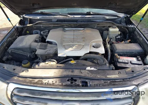 2011 Toyota Land Cruiser V8 из США, поврежденный, VIN JTMHY7AJ6B4008854